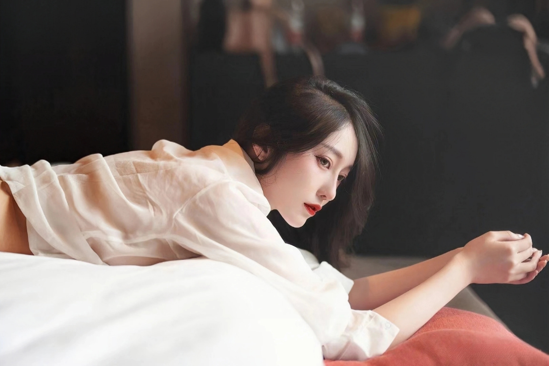 驴友违规穿越落水失踪  队友不等救援继续行程引争议